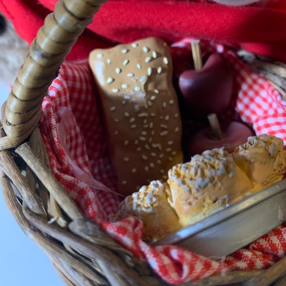 Annette Funicello Collectible Bear Co. Red Riding Hood w basket 12” all original - Picture 7 of 15